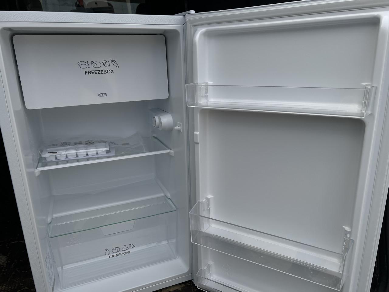 Nieuwe Tafelmodel / camping koelkast met vriesvak 85x50 cm.