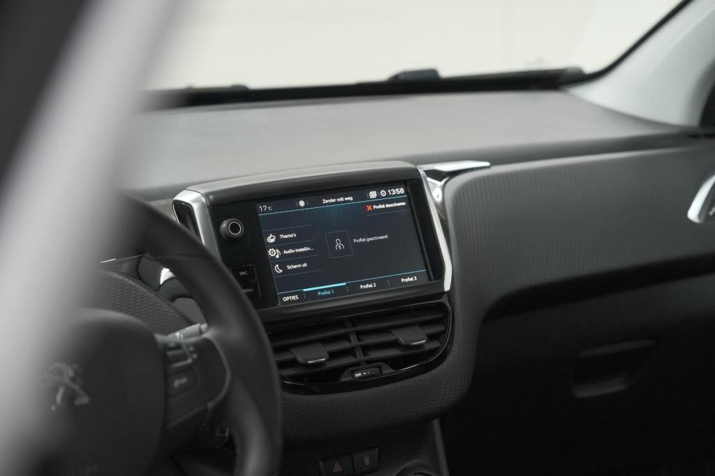 Peugeot 2008 puretech 110 blue lion | trekhaak | apple carplay | parkeersen