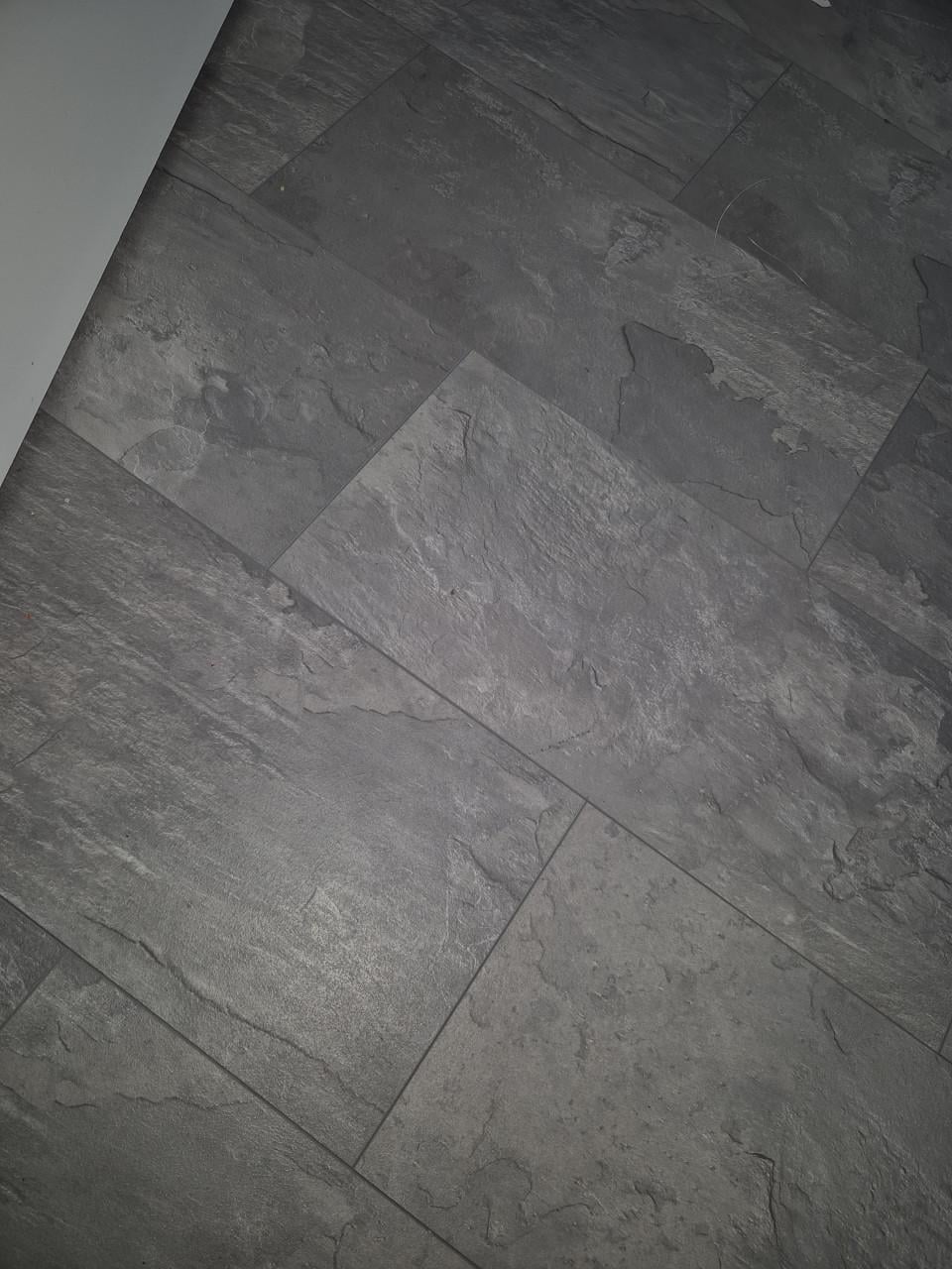±65-70 m² vloer incl. ondervloer | mooie grijze steenlook