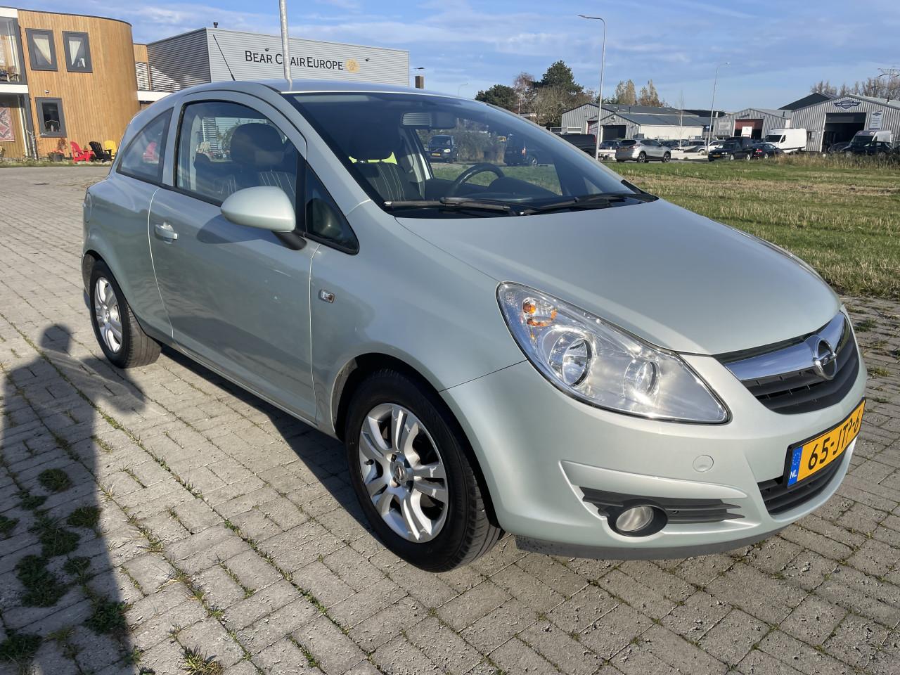 Opel corsa 1.2 16v edition automaat 87000km