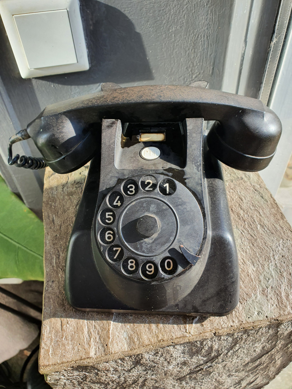 Heel mooi antiek bakelieten Telefoon (1961- van PTT)...