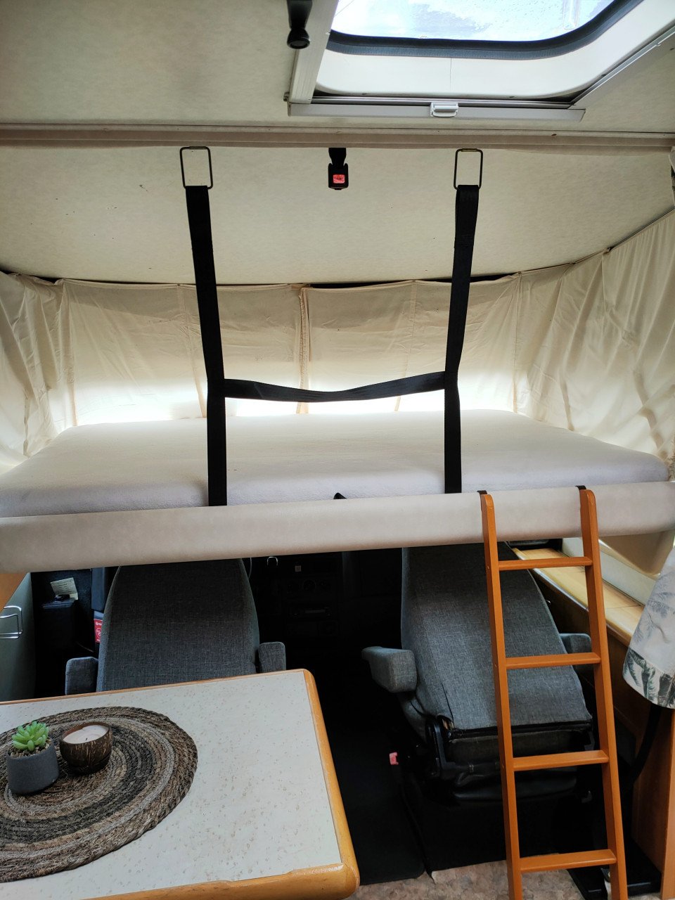 Hymer B574 gezinscamper