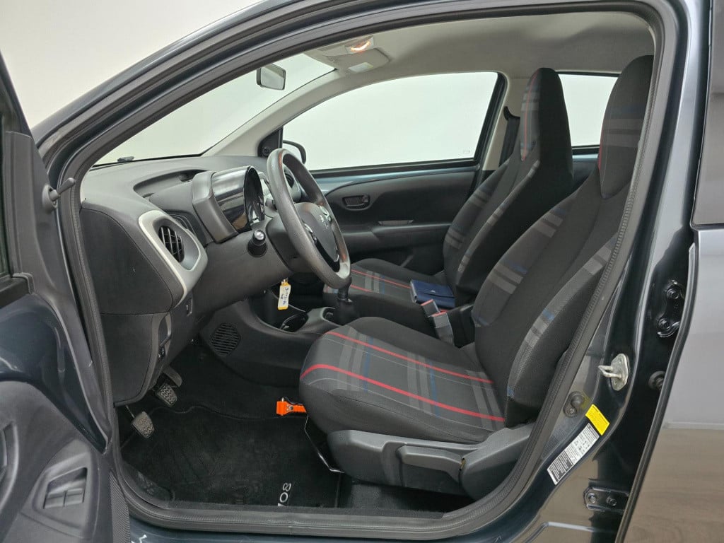 Peugeot 108 occasion 1.0 e-vti active met airco en antracietgrijs qua kleur