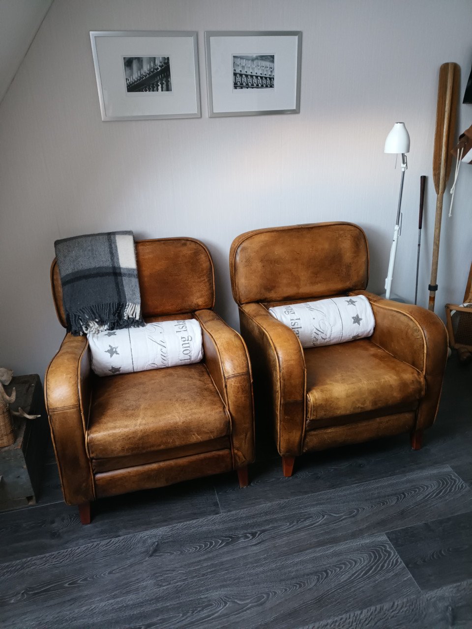 Stoelen bruin lederen, zg 'clubjes'.