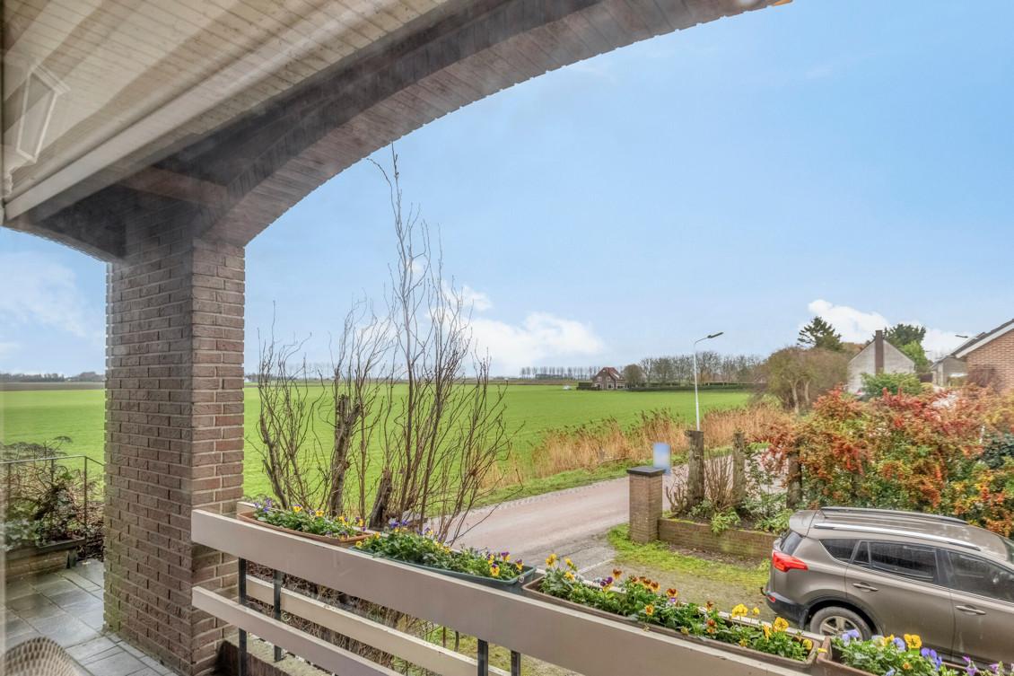 Groot vrijstaand huis aan natuurgebied met water vlakbij Hulst