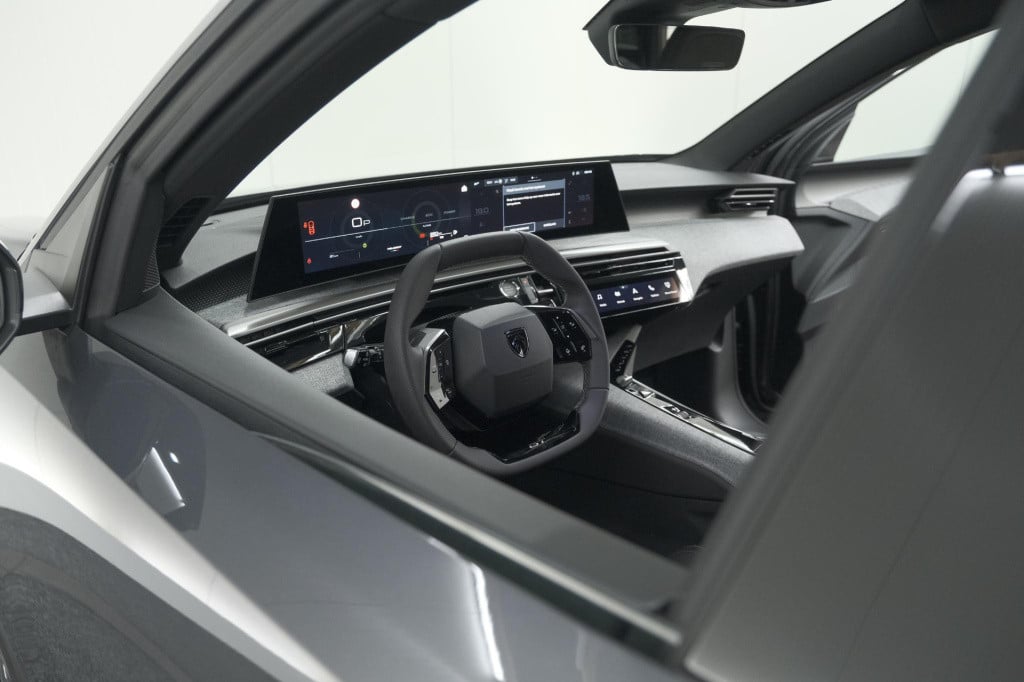 Peugeot 5008 1.2 hybrid 145 gt | panoramadak | camera | elektrische achterk