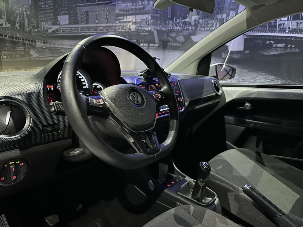 Volkswagen UP! 1.0 bmt move up! *camera*pdc*cruise*