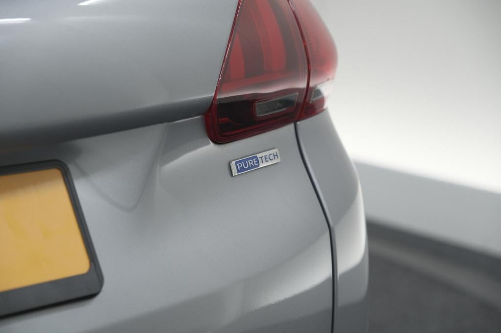 Peugeot 2008 puretech 110 allure | trekhaak | apple carplay | parkeersensor