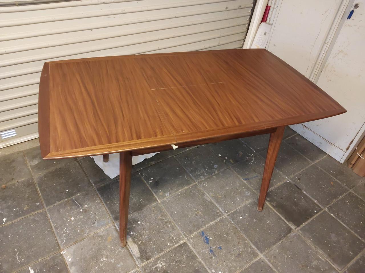 Te koop,Antiek tafel teak,