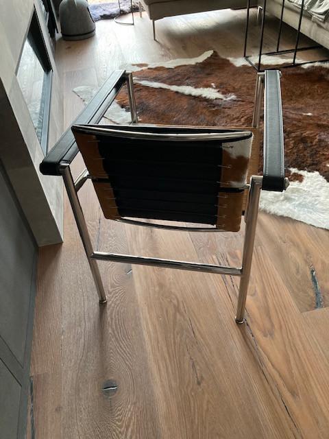 Le Corbusier Basculant stoel met ponyhuid