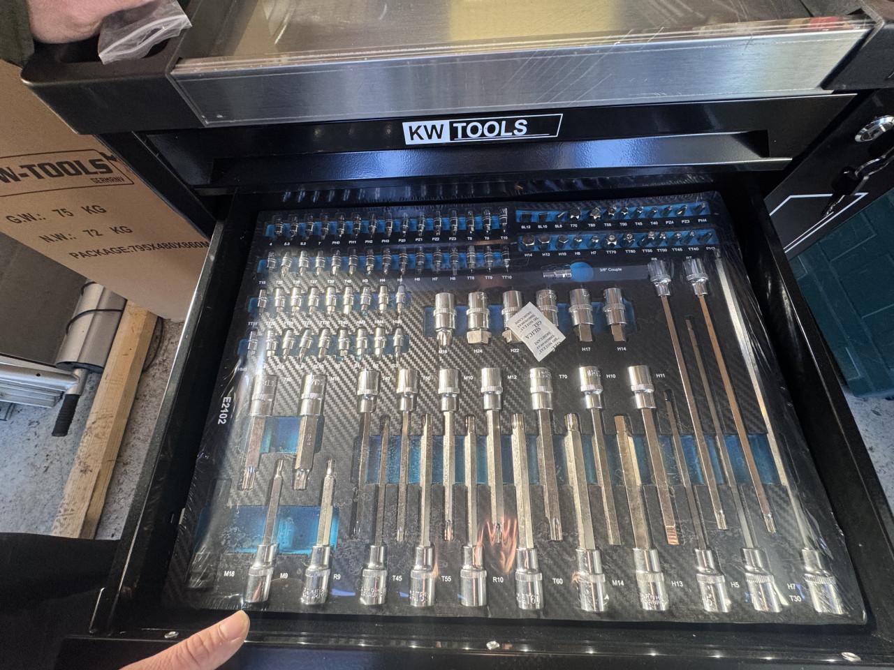 Gereedschaps karren gevuld  4 soorten