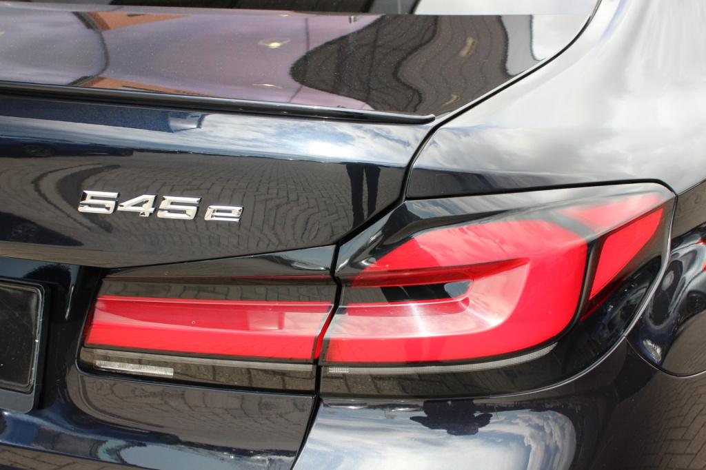 BMW 5 Serie 545e xdrive m-sport | schuifdak | 360 | head up | acc | el.trek