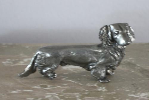 Metalen zilverkleurig tekel beeldje