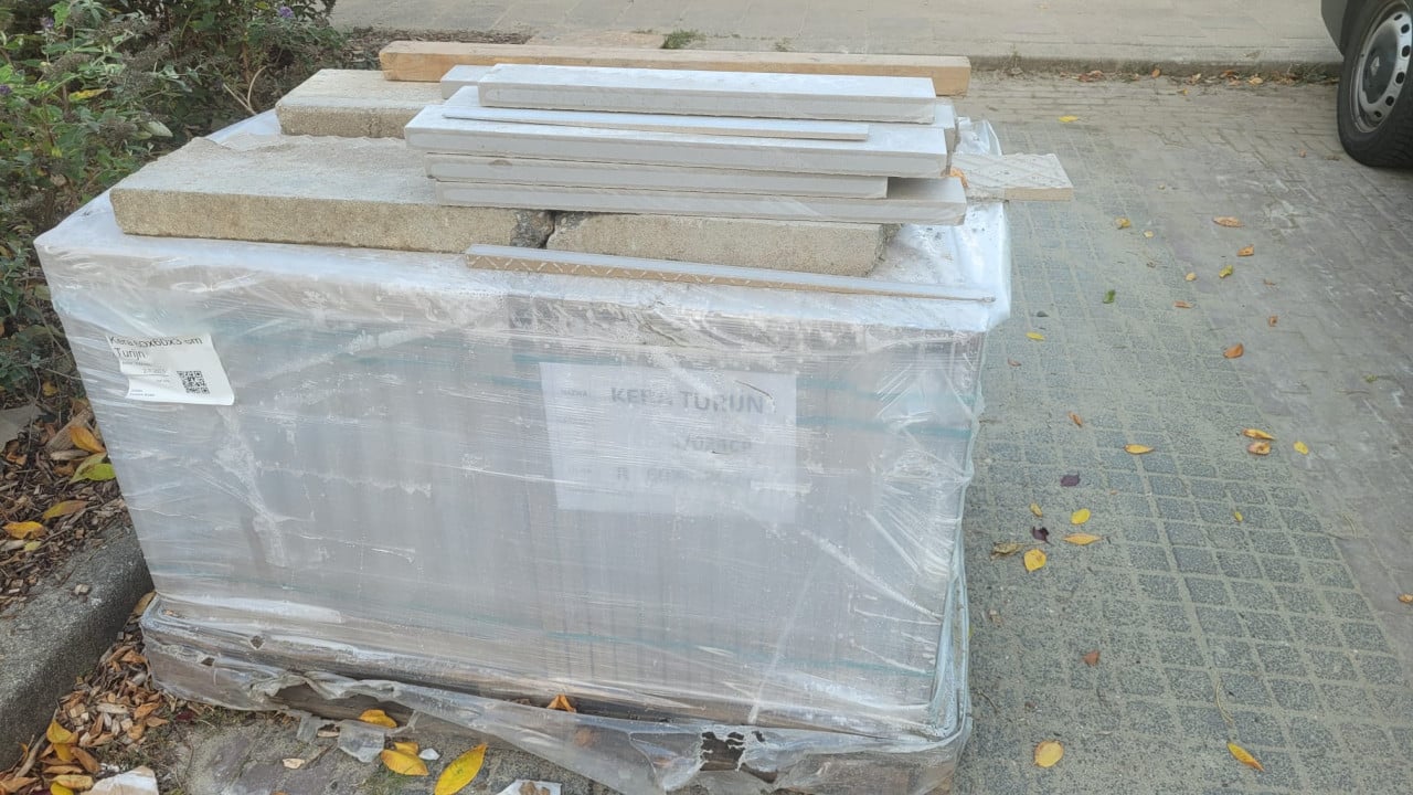 15 m2 nieuwe keramische tegels 60x60x3 cm over op een klus!