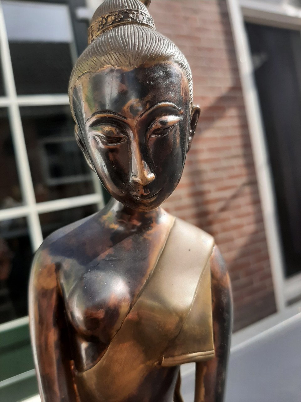 Kpperen beeldje vrouw 17 cm