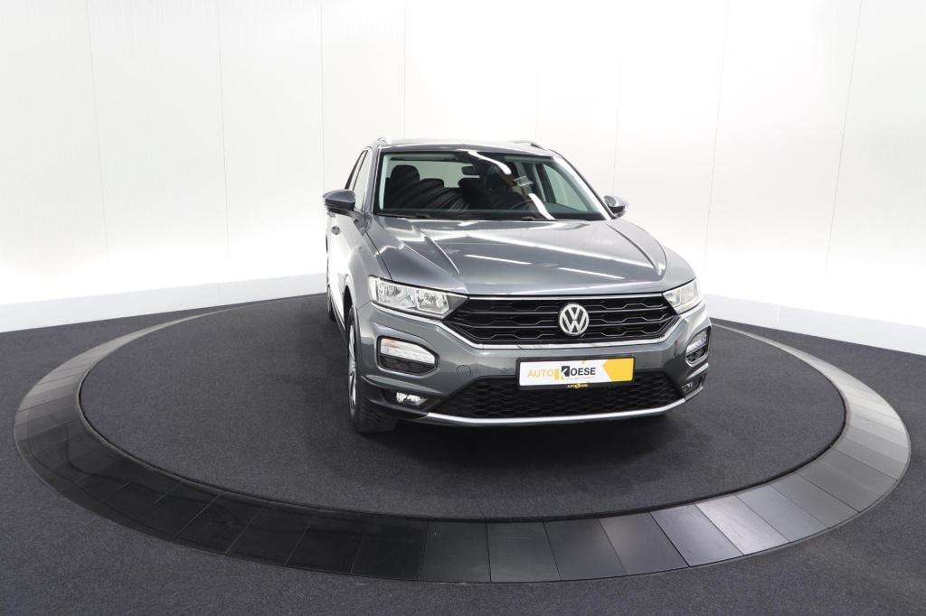 Volkswagen T-roc 1.0 tsi style business 116pk | trekhaak | adaptieve cruise