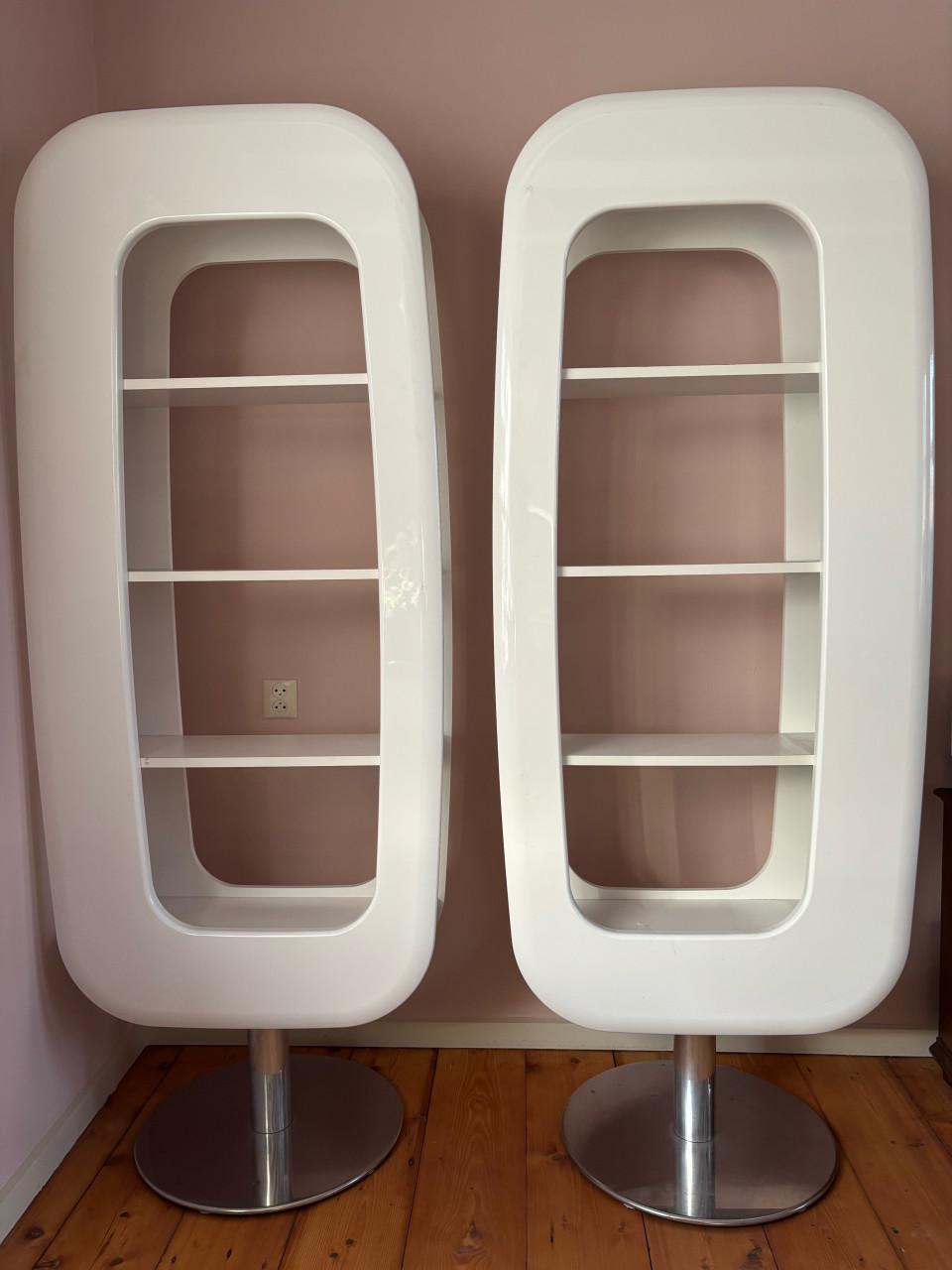 2 Kasten etalage/display