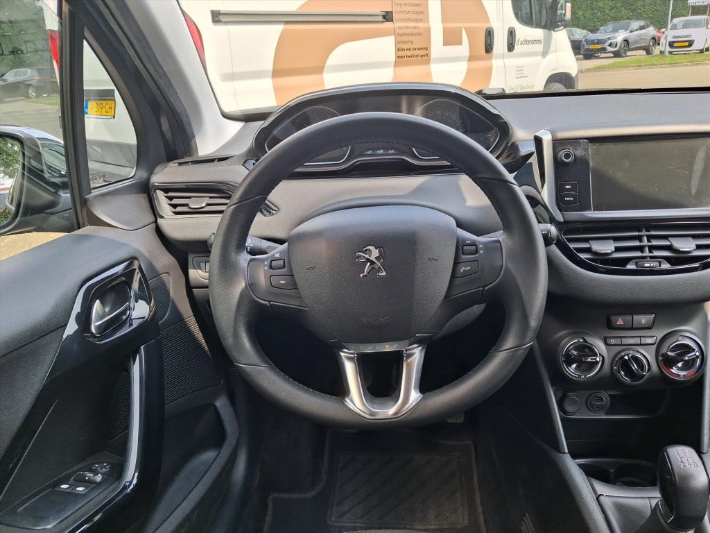 Peugeot 208 urban soul 1.2 pt-82pk 5d trekhaak | navigatie | airco | cruise