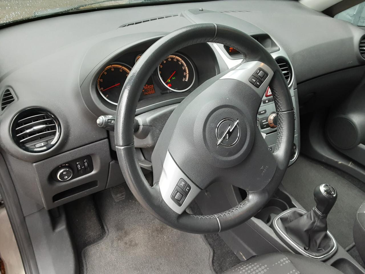 Opel Corsa 1.2-16V Cosmo