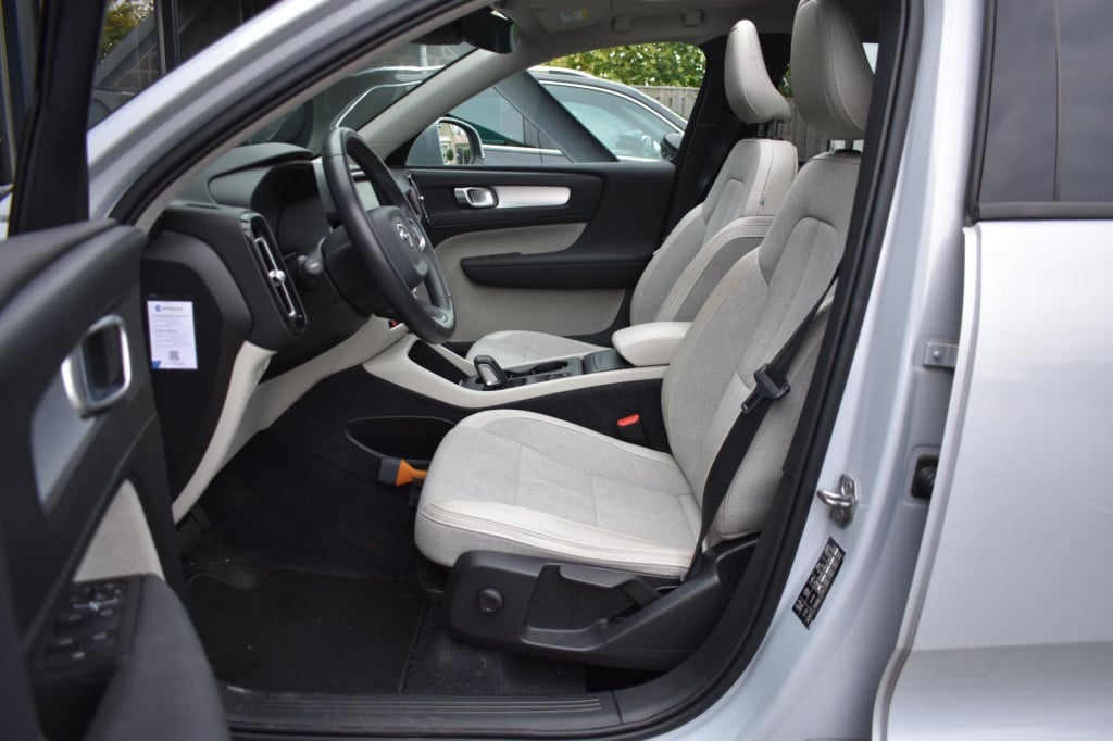 Volvo XC40 1.5 t3 momentum pro | pano | camera | apple carplay | android au