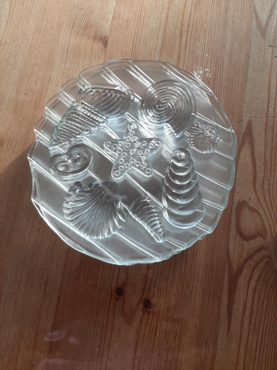 6 GLAZEN GEBAKBORDJES - ZEEVRUCHTEN - DIAMETER 17,5 CM