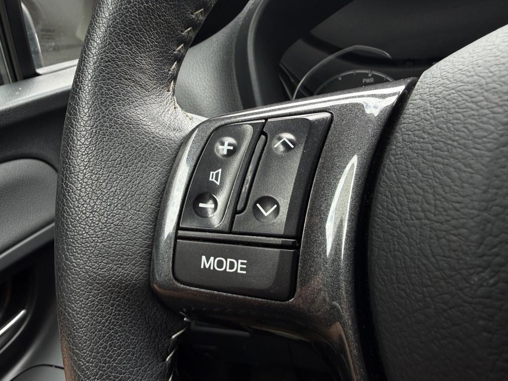 Toyota Yaris 1.5 hybrid - luxe y20 uitvoering - parelmoer wit -