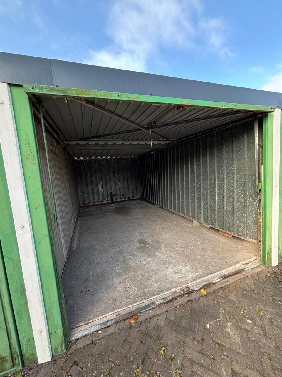 Stalen garagebox in Wemeldinge te huur.