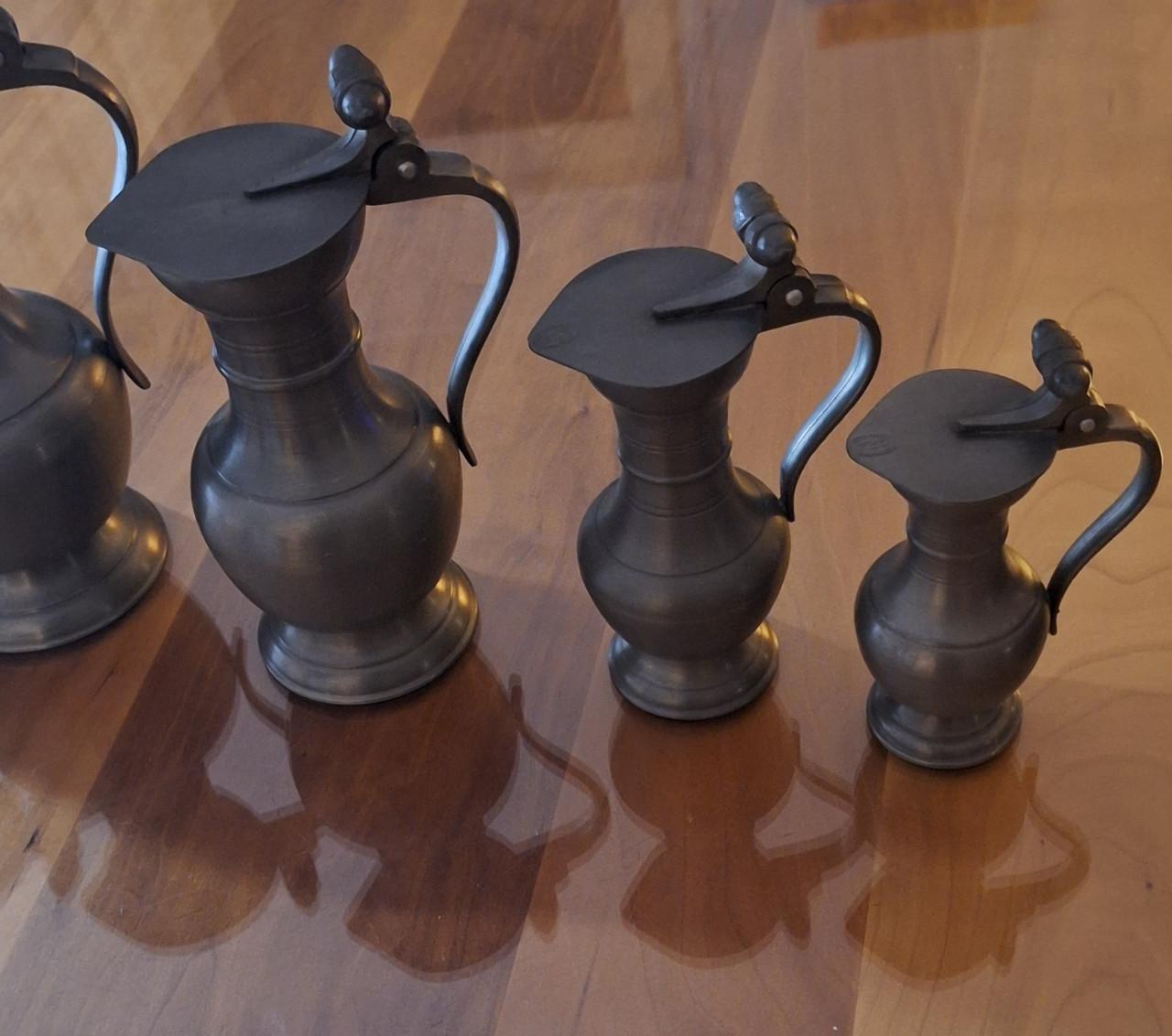 Tinnen eikelkannen met deksel.