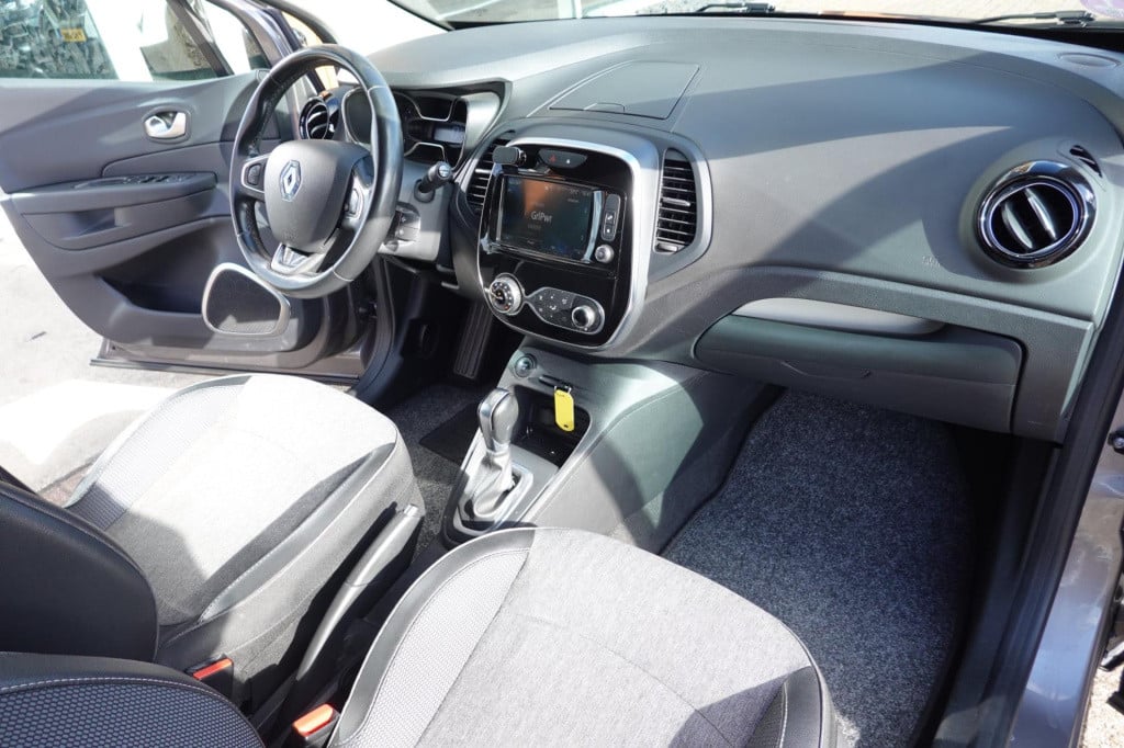 Renault Captur 1.3 tce intens 150 pk!