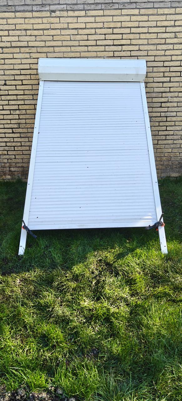 Te Koop Rolluik wit met lint bediening H ±215cm,B ±137 cm bak H ± 20,5 cm