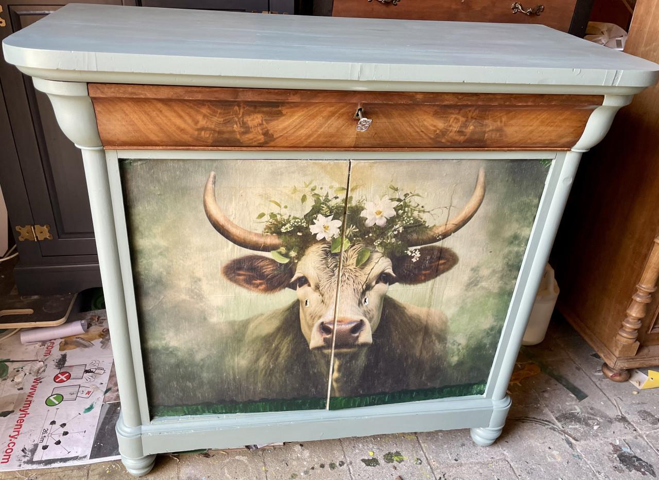 Uniek Kastje met koe “Bessie”