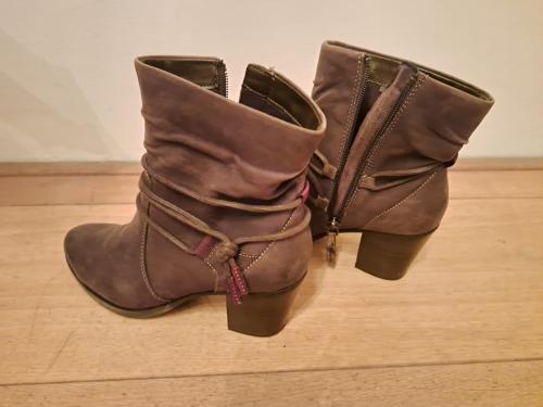 Prachtige bruine, leren laarsjes Tamaris