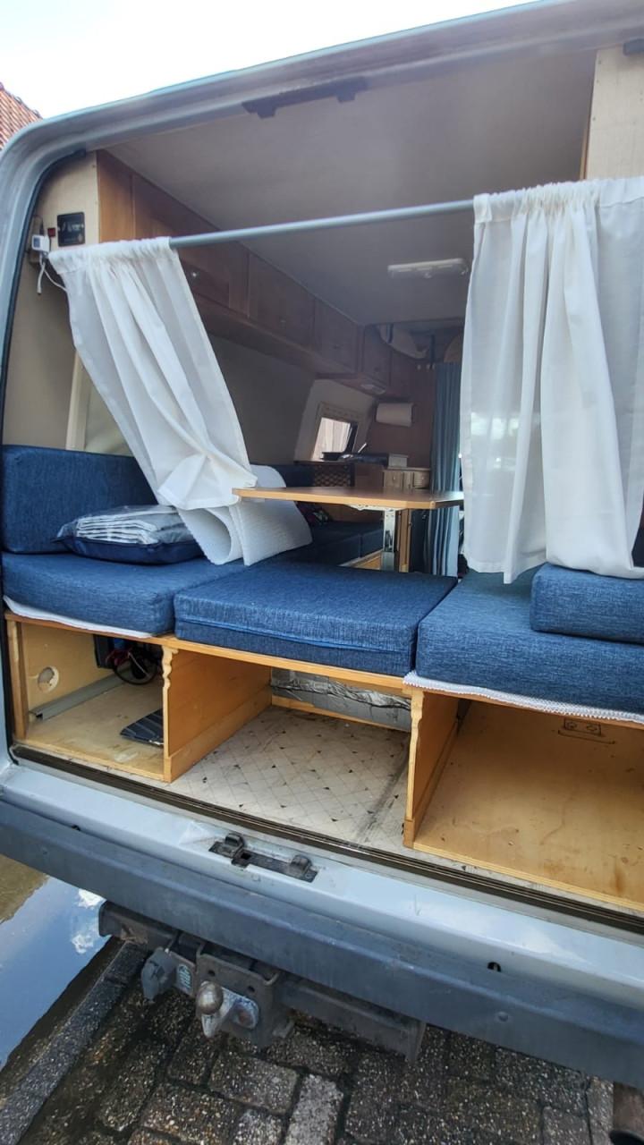 Compacte ford transit camper bus