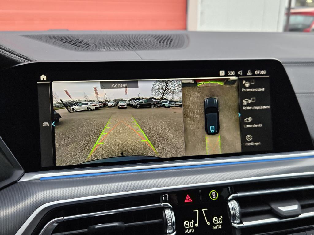 BMW X5 xdrive45e m-sport | achterasbesturing | trekhaak | luchtvering