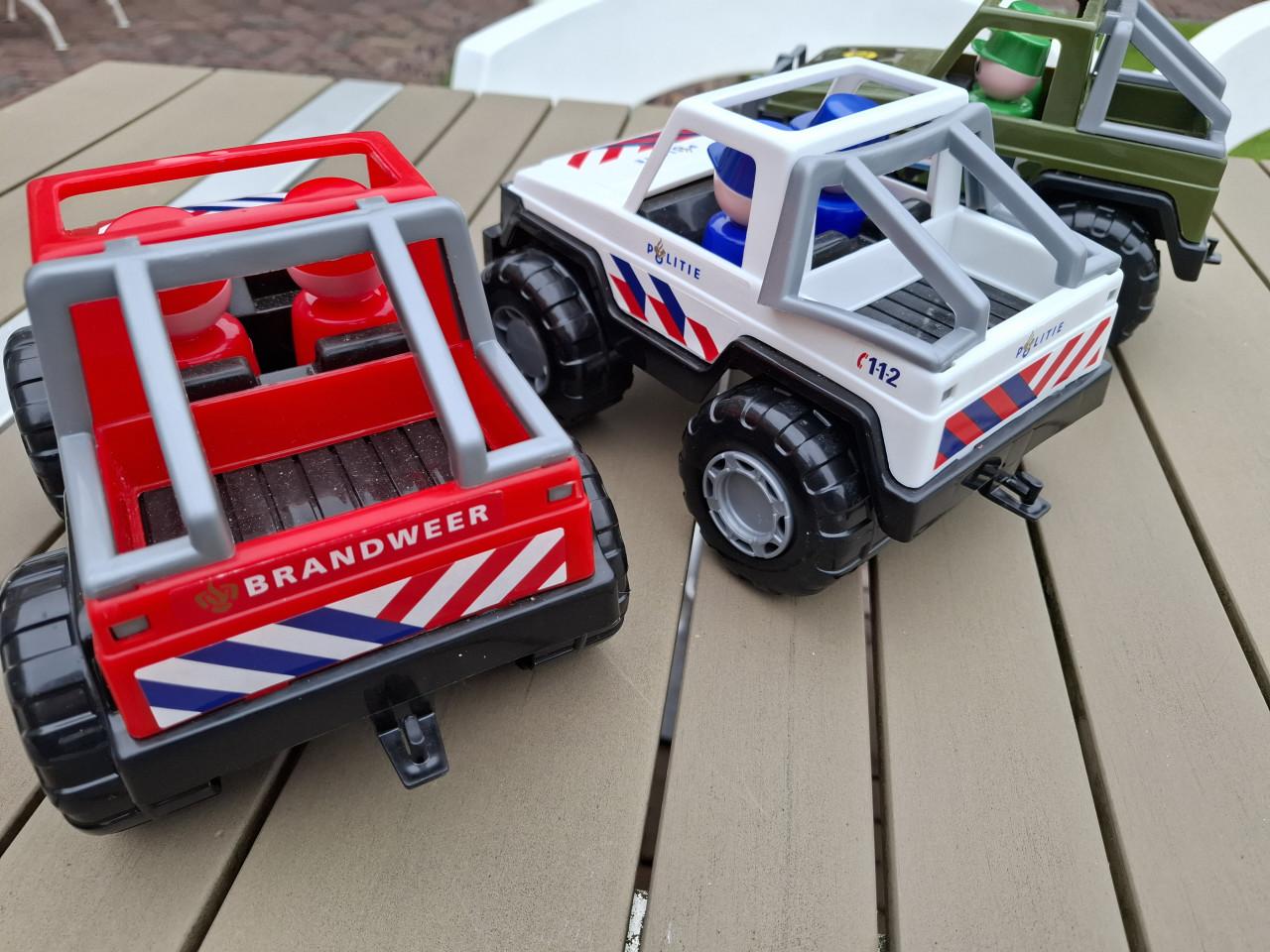3 nieuwe jeeps, brandweer, politie en leger