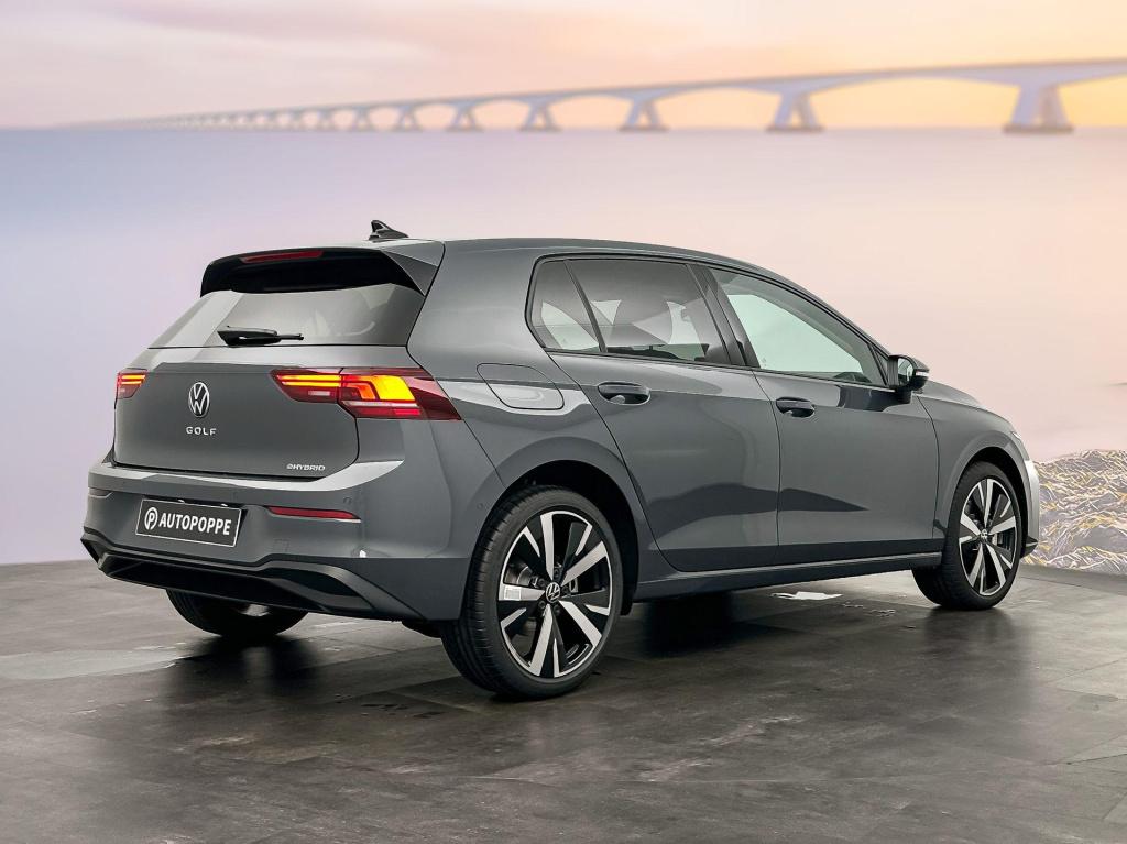 Volkswagen Golf life edition plug in hybride 204 pk