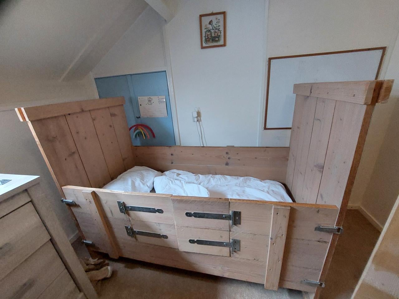 Kajuitbed, kinderbed.