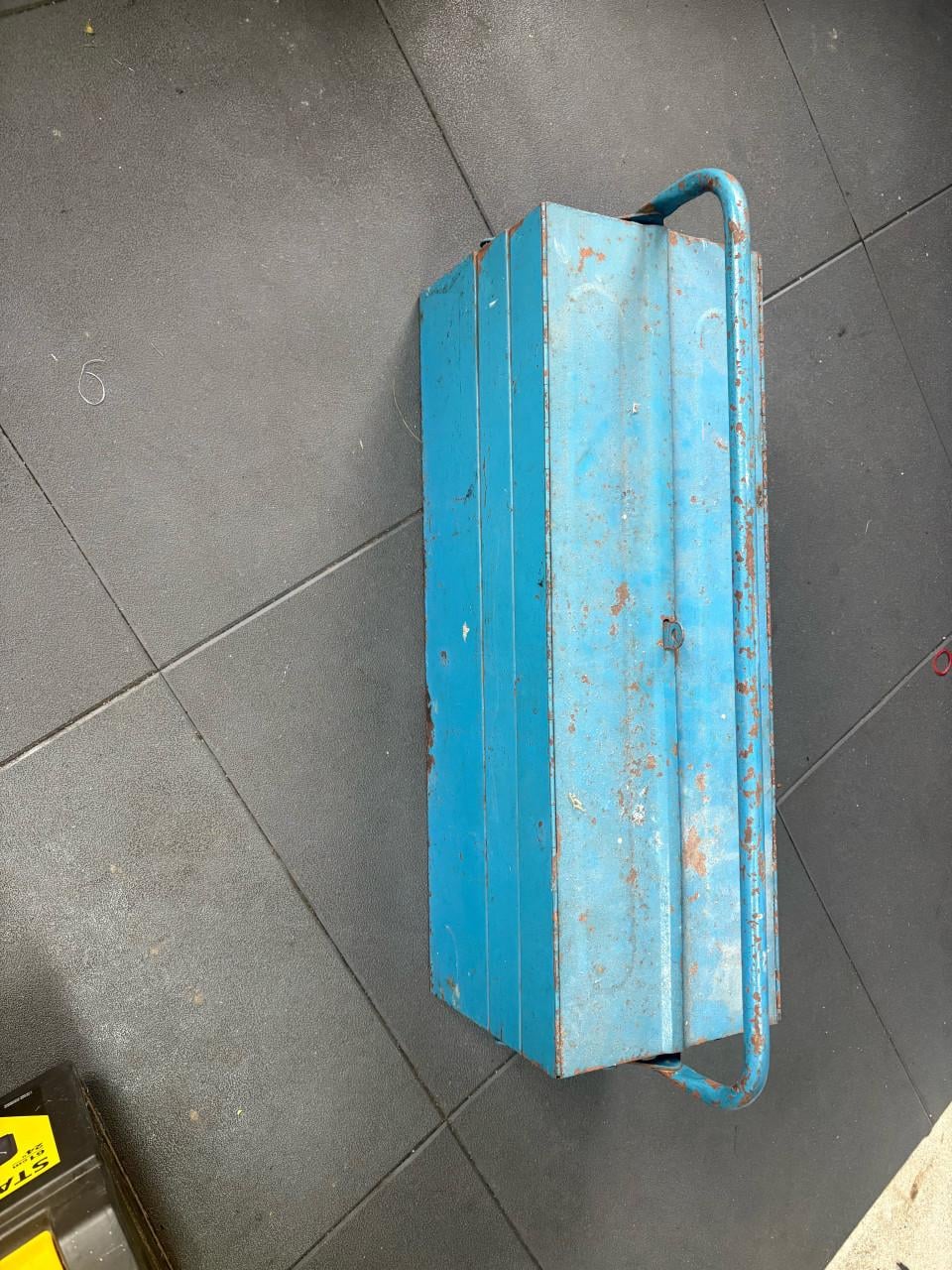 Metalen Gereedschapskist   met gereedschap