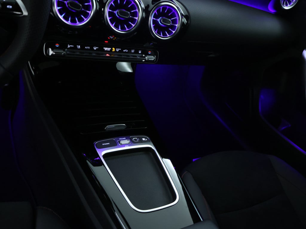 Mercedes-Benz A-Klasse 250 e business solution amg | nightpakket | parkeerp