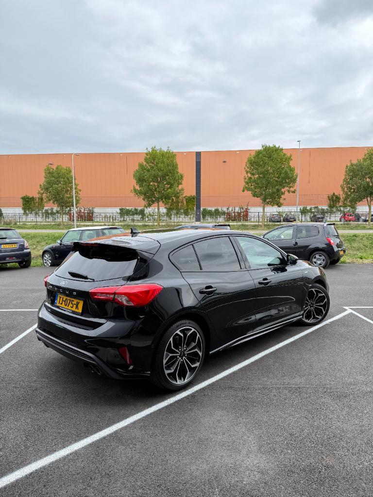 Ford Focus 1.0 ecoboost st line business