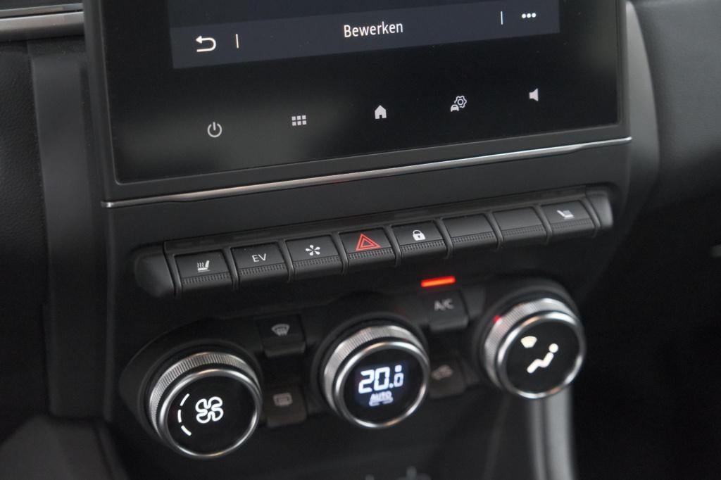 Renault Captur 1.6 e-tech hybrid 145 intens | trekhaak | camera | stoelverw