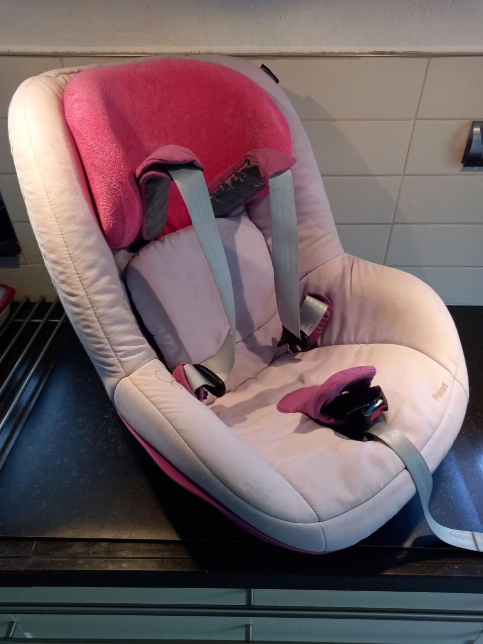 Maxi Cosi Pebble en Pearl met ISOfix base