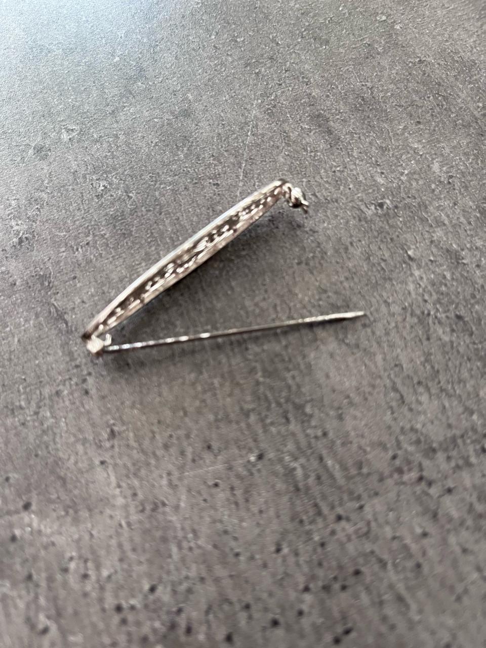 Vintage filigraan broche in 835 zilver, 5 cm, 3 gr, opengewerkt bloemmotief