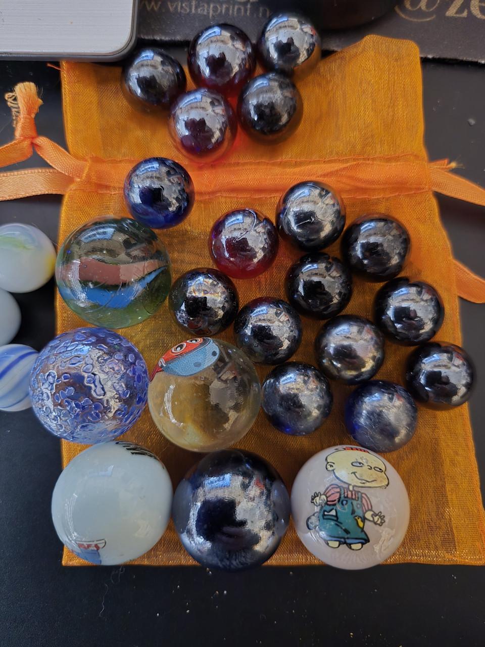 Knikkers. totaal: 58 stuks.