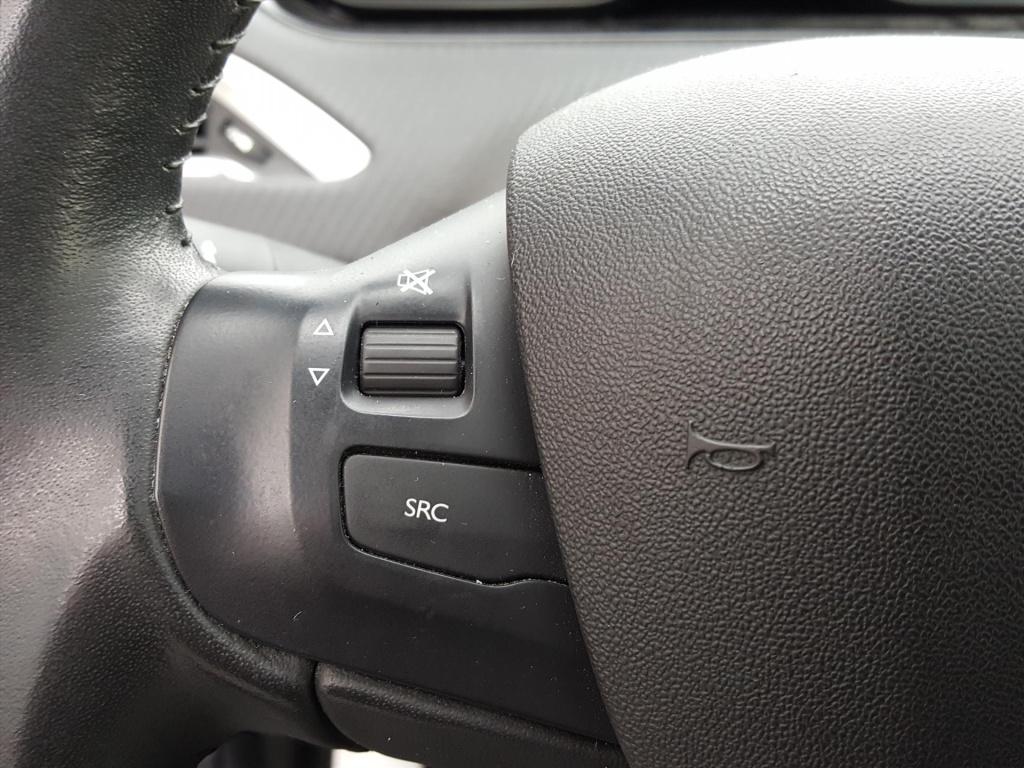 Peugeot 2008 1.2 puretech 110pk signature automaat eat6 navigatie | trekhaa