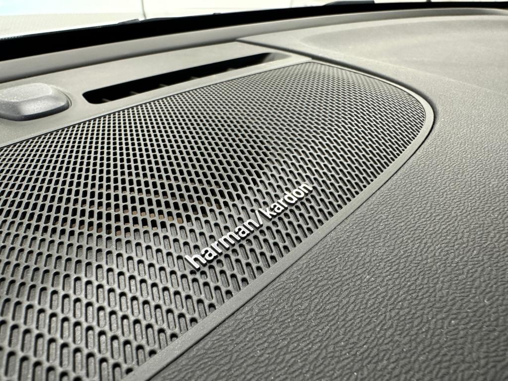 Volvo XC40 1.5 t4 plug-in hybrid ultimate dark | trekhaak | panoramadak | h