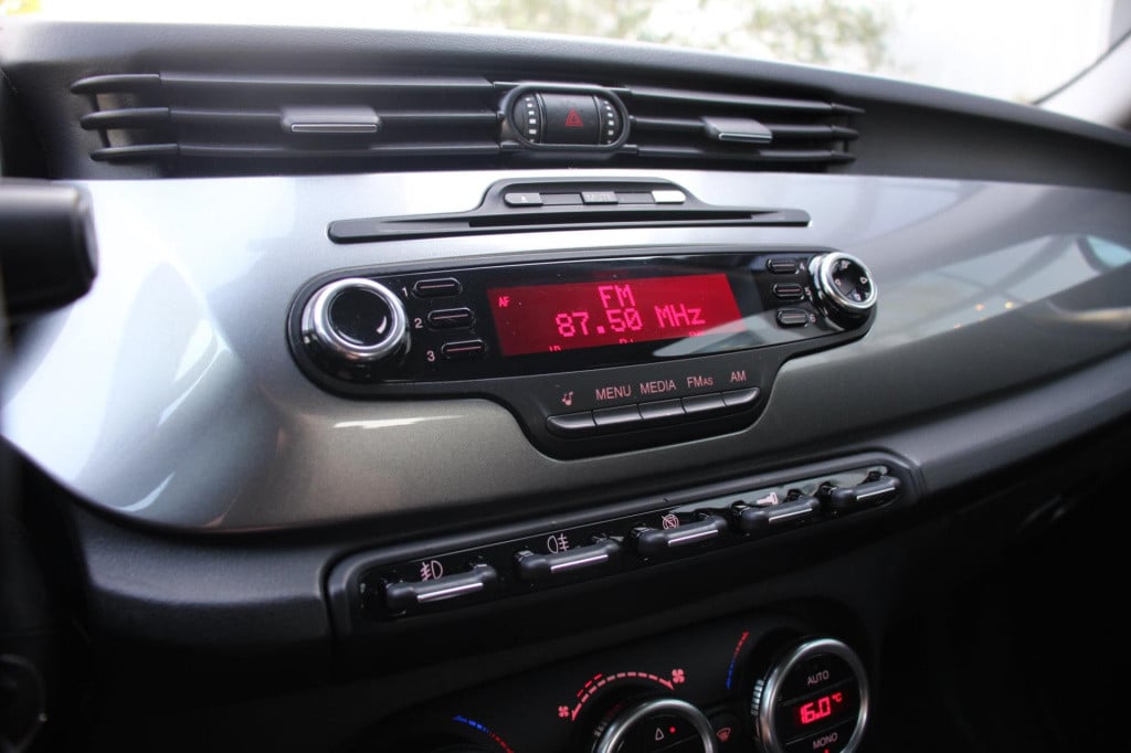 Alfa Romeo Giulietta 1.4 t distinctive - airco - cruise control -dealer oh!