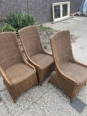 GRATIS - 3 rieten stoelen