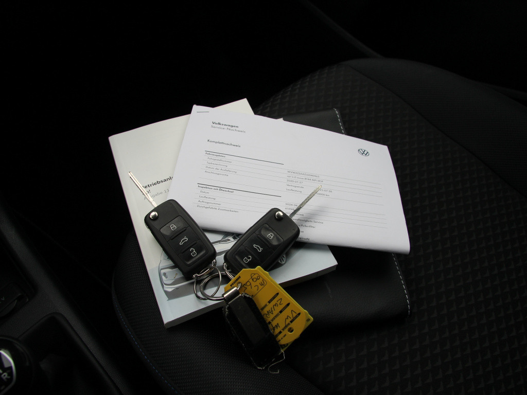 Volkswagen UP! active 5drs. clima | cruise | camera | vol!