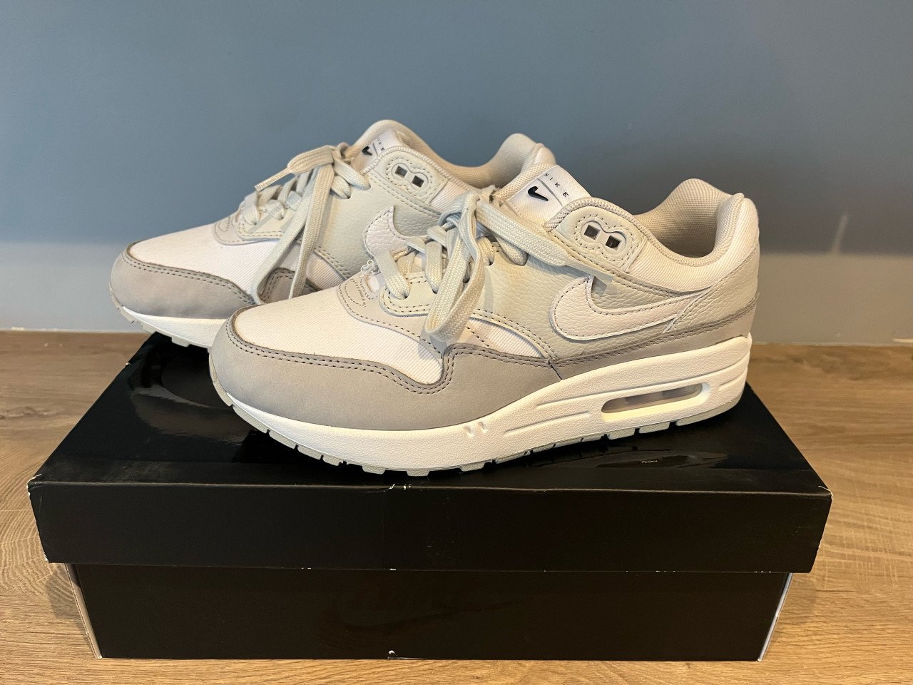 ZGAN! Nike Air Max 1 LX “light smoke grey” maat 38,5!